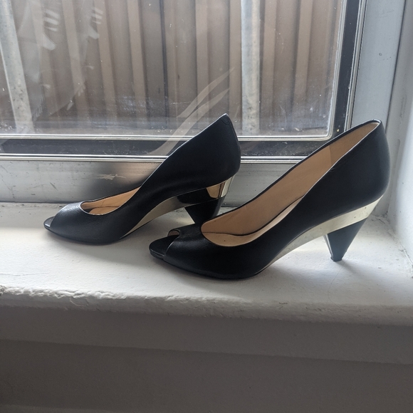 Nine West Black and Gold Heels - Picture 2 of 2